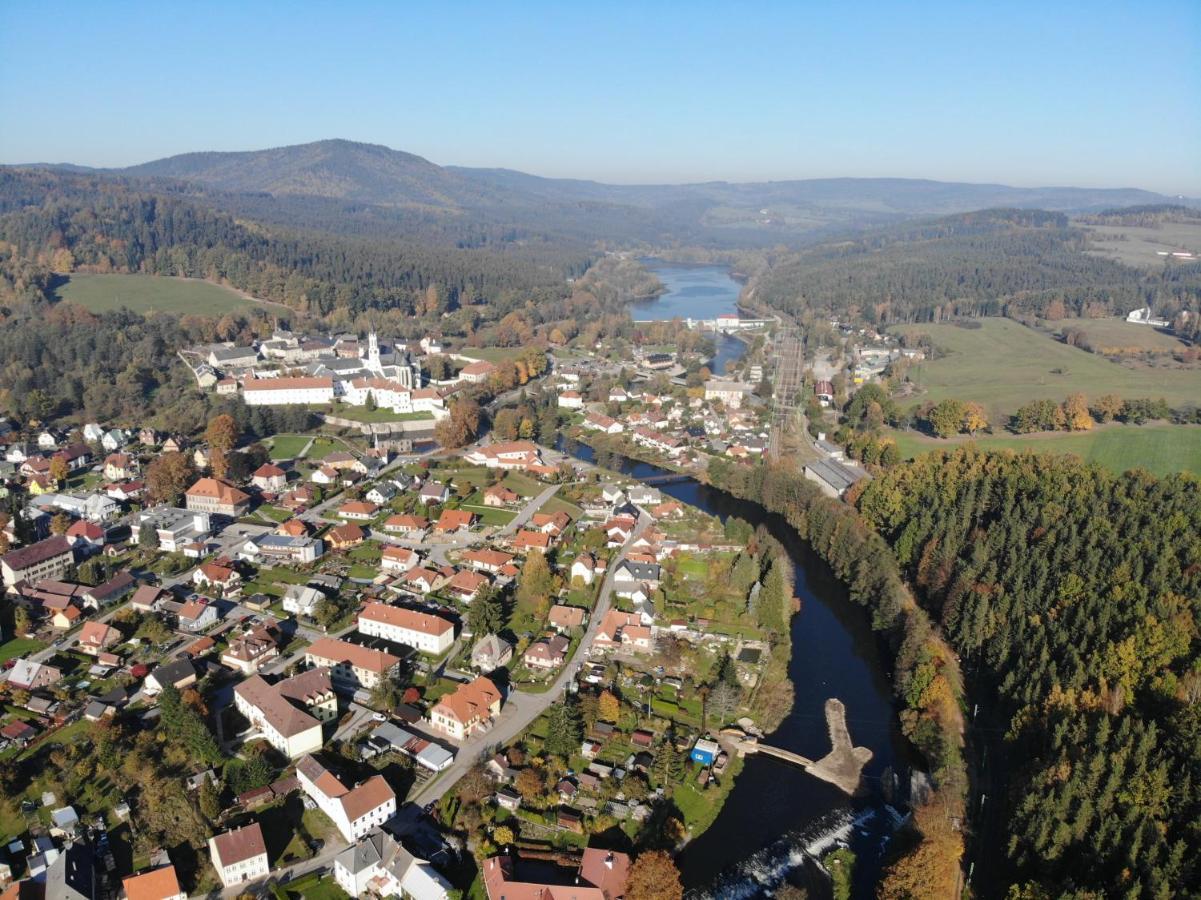 U Mikesu Lägenhet Vyšší Brod Exteriör bild